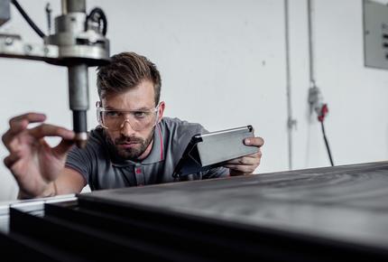 macchinario industriale operaio sicurezza bureau veritas nexta