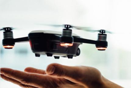 Un drone in volo